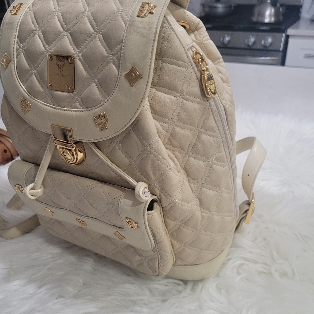 💛🔹️MCM🔹️ "RARE" QUILTED BEIGE  BACKPACK IN EUC - Picture 7 of 12